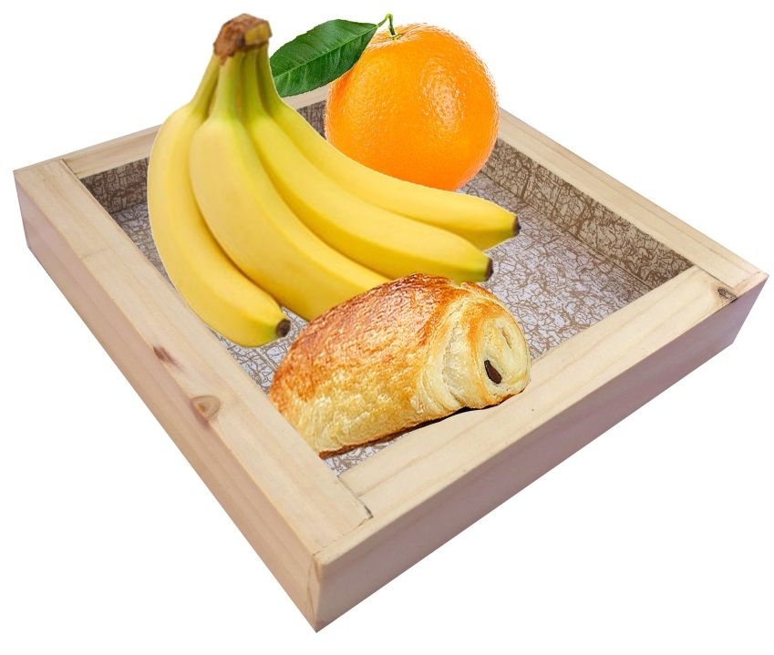 Bordmatte i hasselnøtt / syrin trestokker, vendbar i en kopp med gullkrakelert dekor.