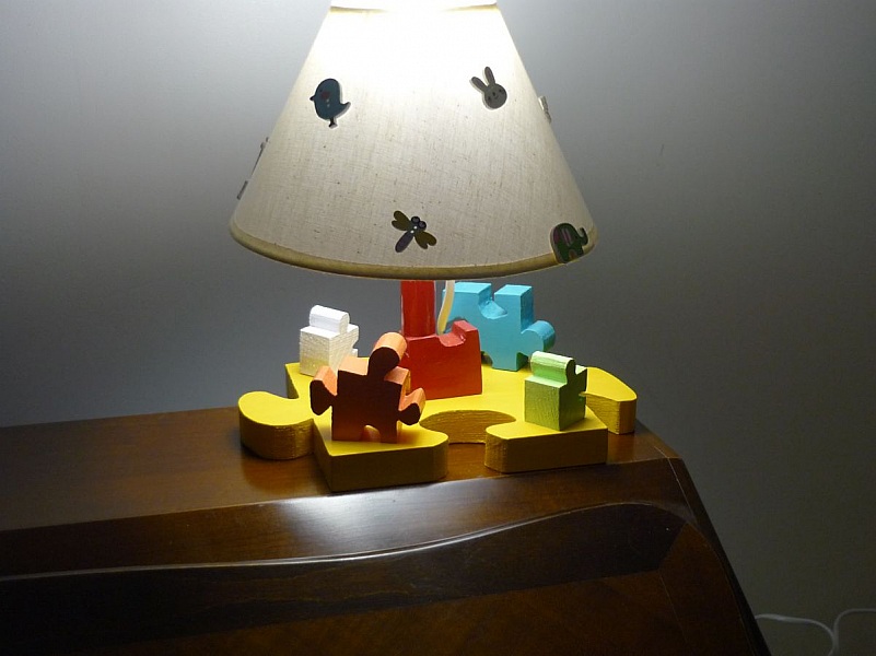 Barnas nattbordslampe "The Puzzle" H 30 Cm