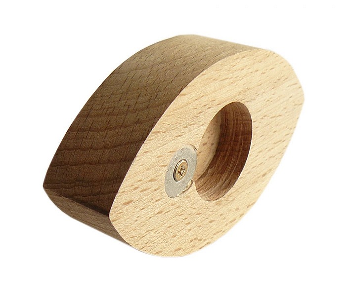 Flaske&aring;pner / flaske&aring;pner i b&oslash;ketre modell: rugbyball