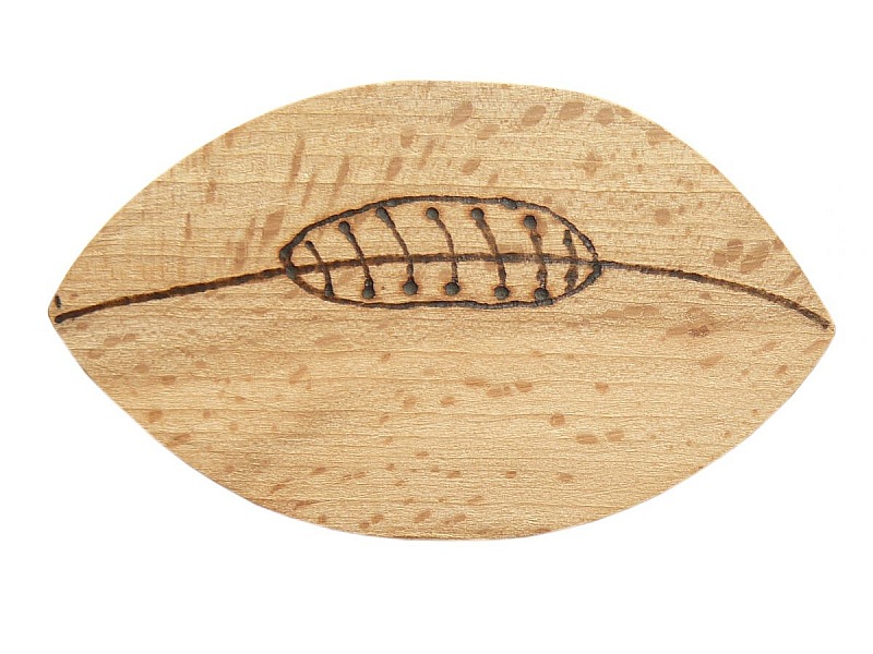 Flaske&aring;pner / flaske&aring;pner i b&oslash;ketre modell: rugbyball