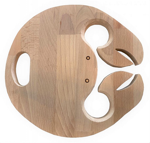 Planche &agrave; d&eacute;couper sp&eacute;cial ap&eacute;ro en bois de h&ecirc;tre naturel FSC model crabe emplacement 2 verres a pieds