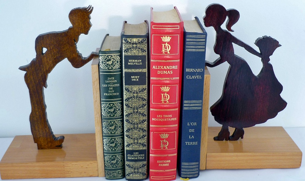 Serre Livres en Bois Massif &laquo; Les fianc&eacute;s &raquo; En h&ecirc;tre 