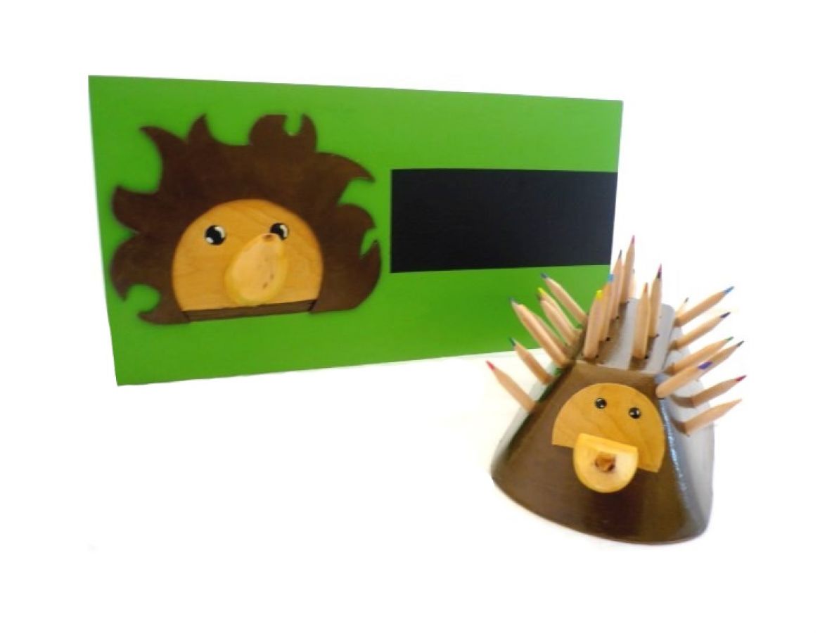 Wooden Back to School Set modell: Pinnsvin (blyantkopp og veggmontert kleskrok)