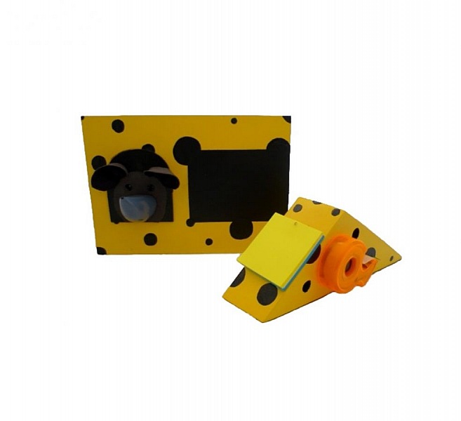 Tilbake til skolen sett i tre modell: mus Blyant kopp og vegg klesstativ med en knagg