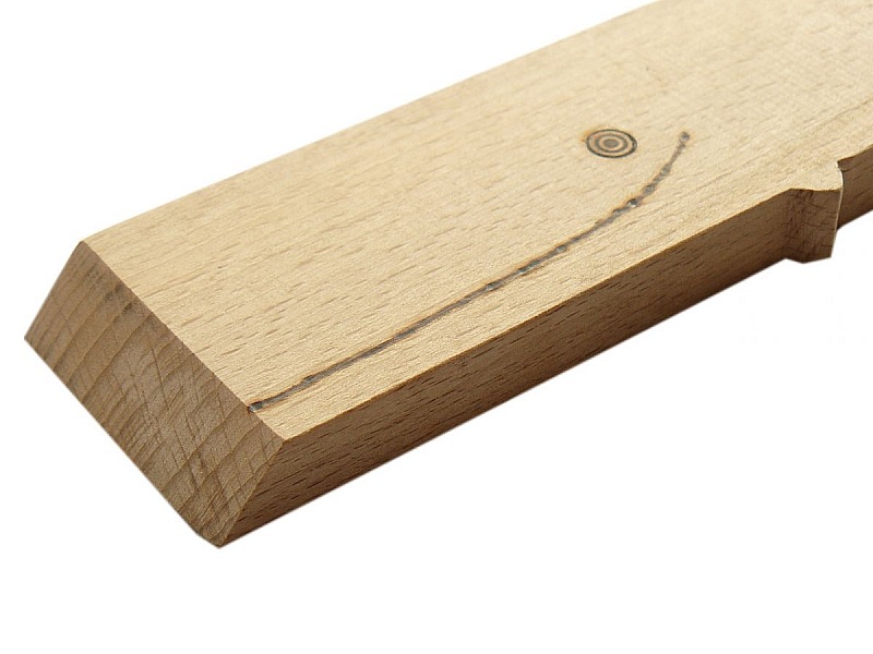 Tykk fasettspatel i tre med hvalmodell