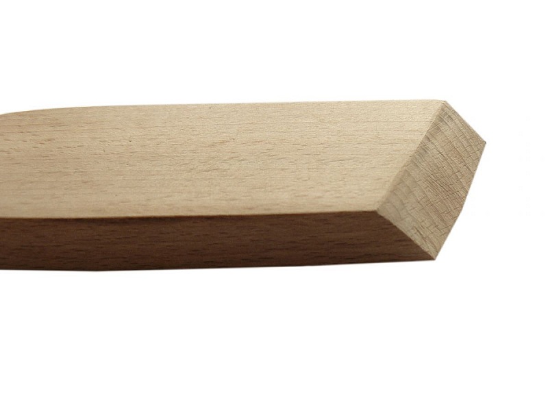 Tykk fasettspatel i tre med hvalmodell