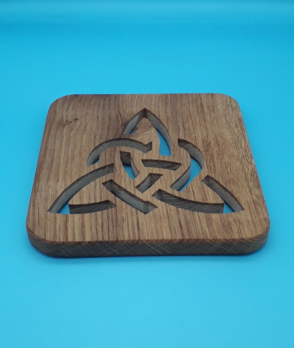 Trivet keltisk trekant i en firkant