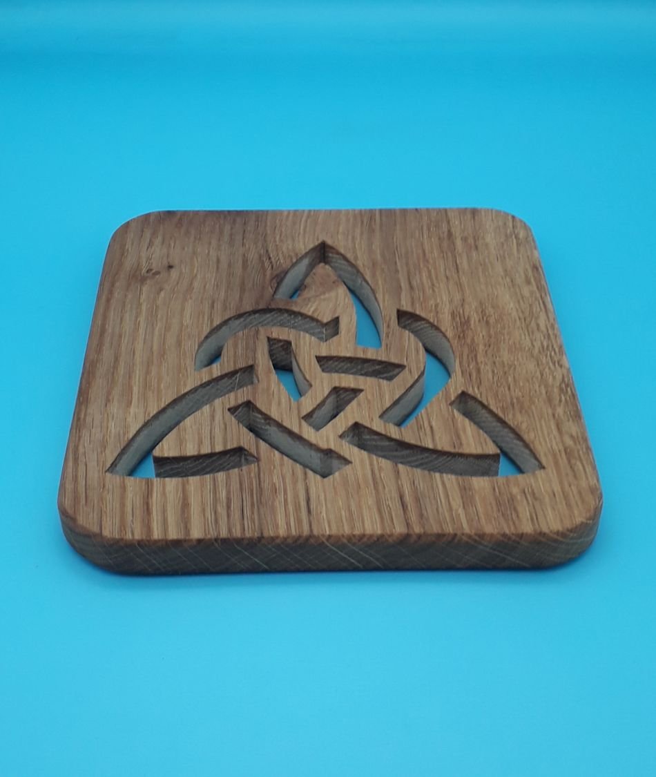 Trivet keltisk trekant i en firkant