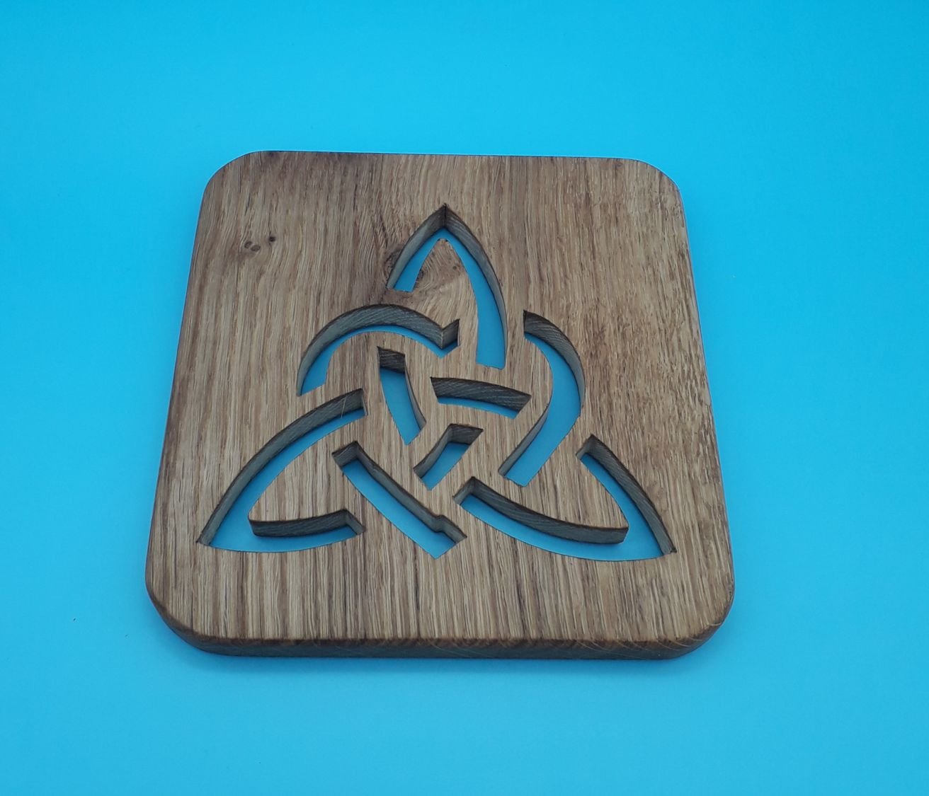 Trivet keltisk trekant i en firkant