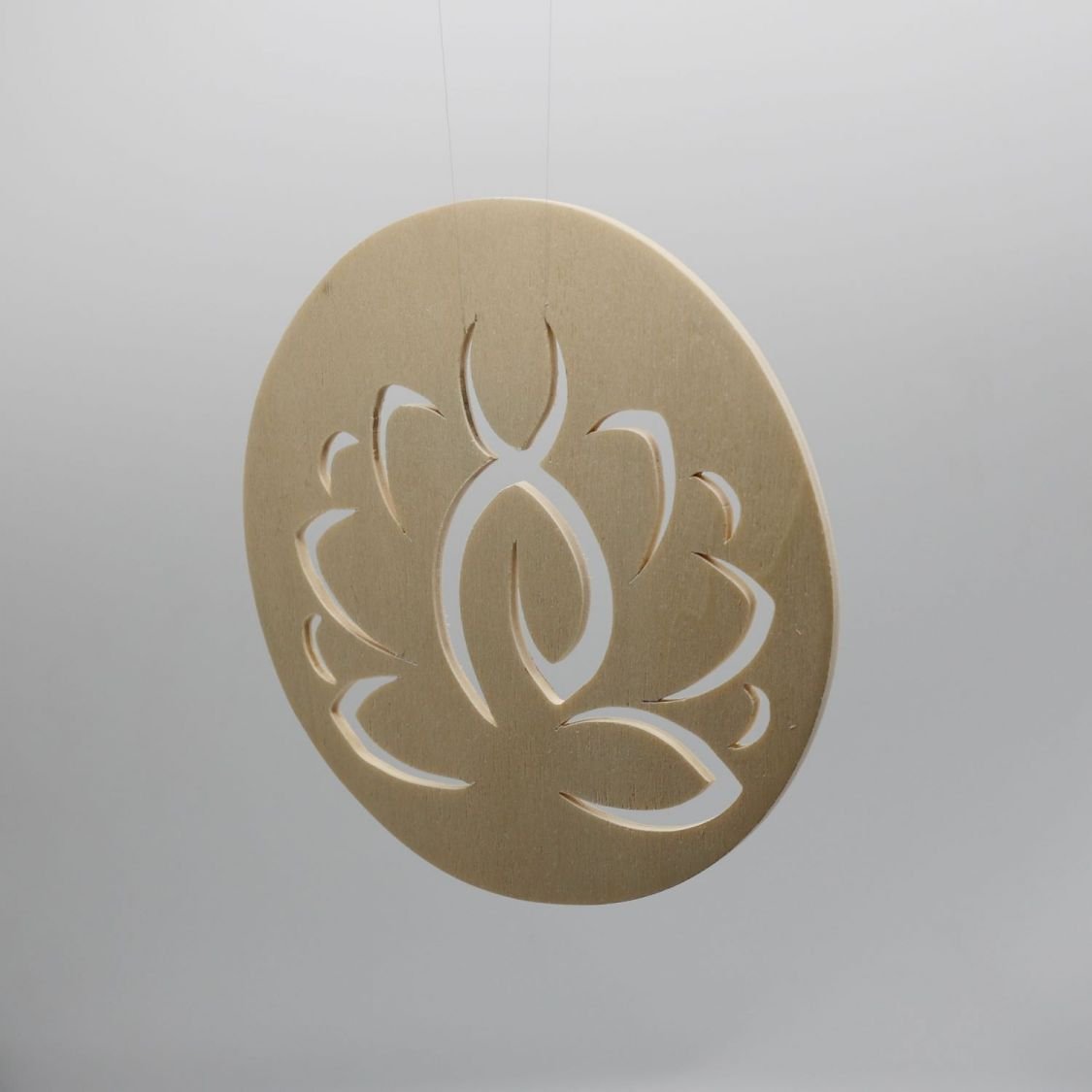 Sittende kvinne i lotus (liten størrelse)