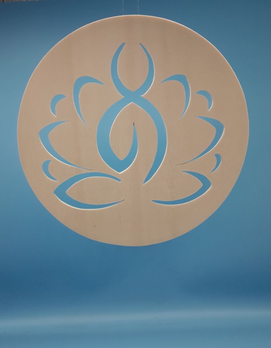 Sittende kvinne i lotus (liten størrelse)