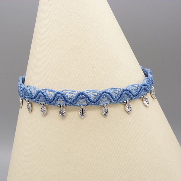 Commande personnalis&eacute;e : Bracelet multi-rangs et chevill&egrave;re assortie en micro-macram&eacute; bleu pastel et sable