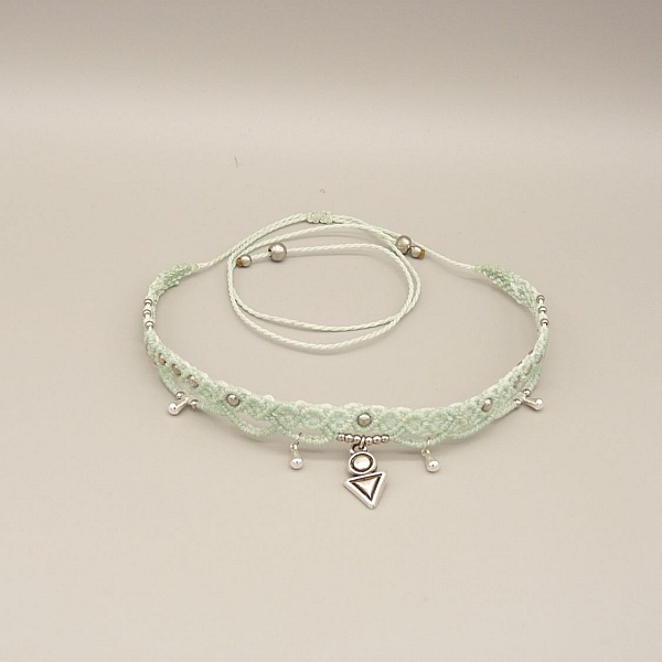 Vannmyntegr&oslash;nt mikromakram&eacute; halskjede med halskjede i mikromakram&eacute;