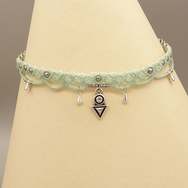 Vannmyntegr&oslash;nt mikromakram&eacute; halskjede med halskjede i mikromakram&eacute;