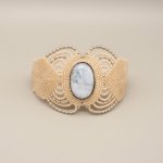 Lys beige mikro-makramé armbånd med en agat