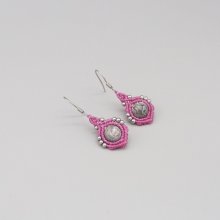Candy rosa mikro-makramé øredobber med sølv blad jaspis perler