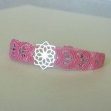 Rosa mikromakraméarmbånd med sølvinnsats
