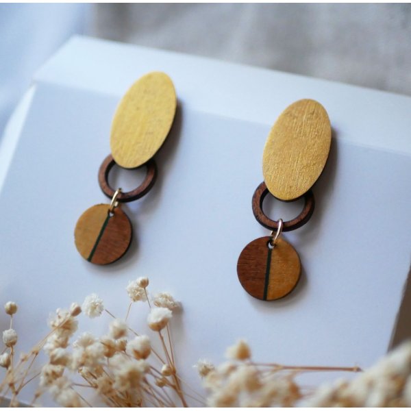 &Oslash;redobber i kirseb&aelig;rtre grafikk og gullbelagt