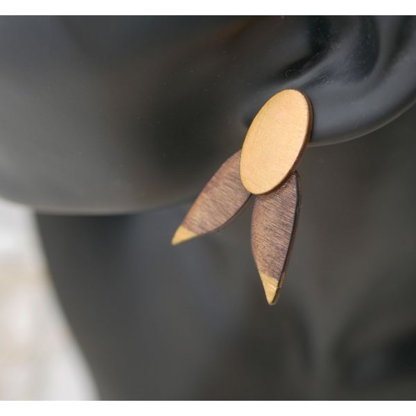 Cicada &oslash;redobber i valn&oslash;tt tre og forgylt 