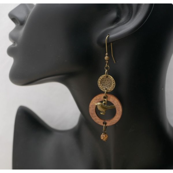 &Oslash;redobber i tre med messingfugler