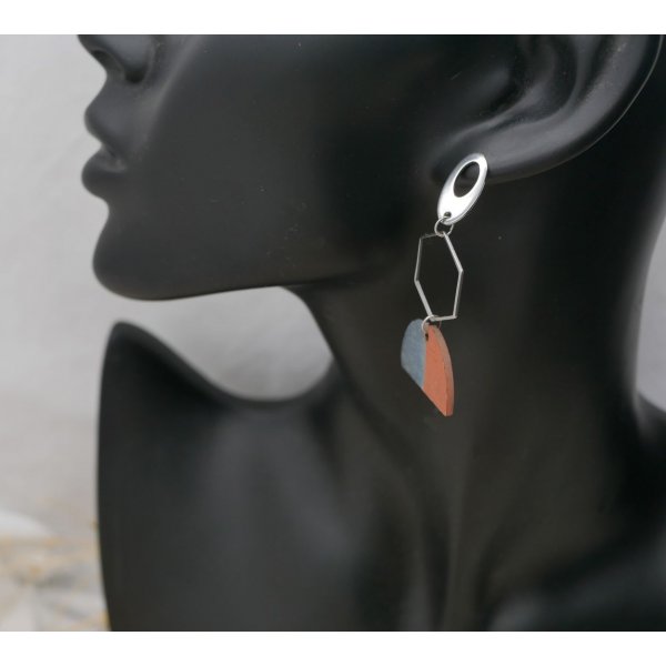 Gr&aring; og brune geometriske anheng &oslash;redobber