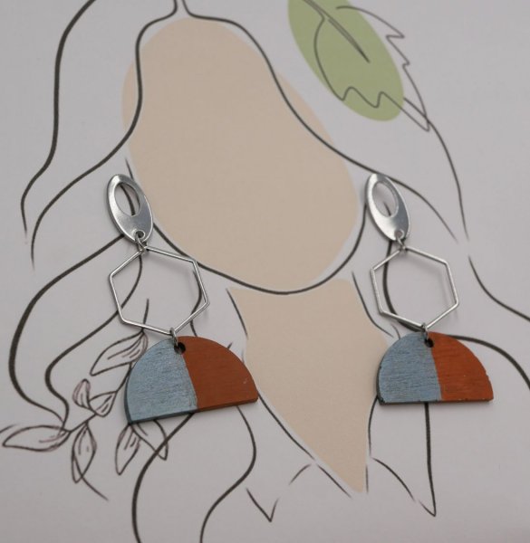 Gr&aring; og brune geometriske anheng &oslash;redobber