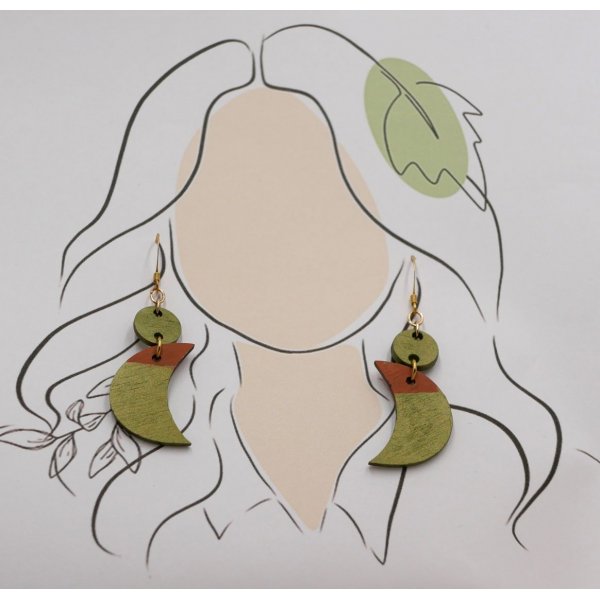 M&aring;ne&oslash;reringer i tre i gr&oslash;nn metallic og brunt