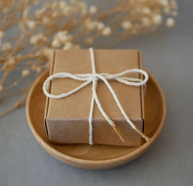 Store ovale &oslash;redobber i valn&oslash;tt tre og gr&aring; metallic