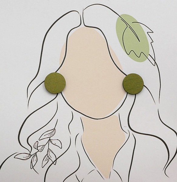 Runde &oslash;redobber i tre malt i gr&oslash;nn metallisk effekt