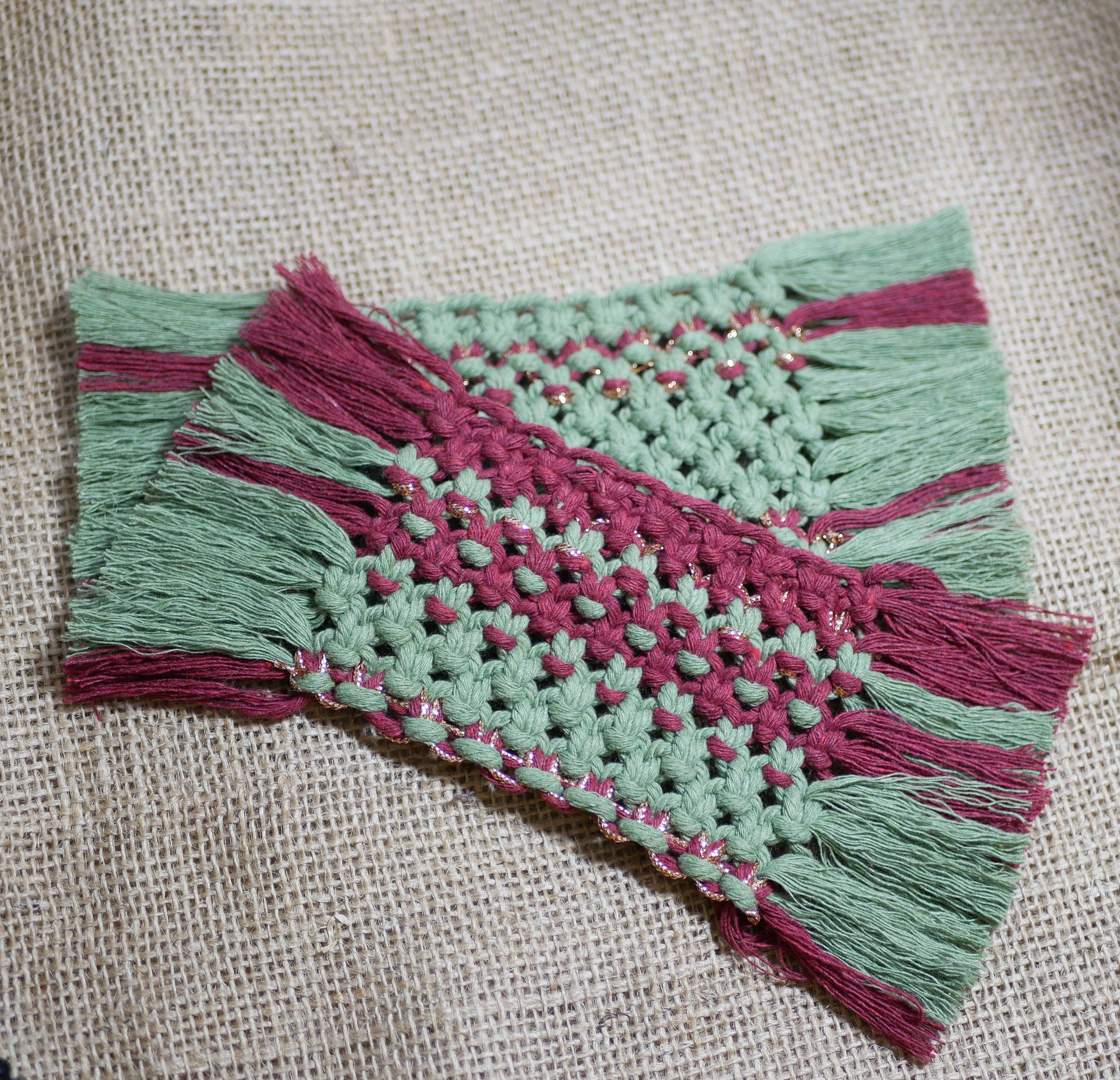 Duo de minis tapis couleurs de No&euml;l en macram&eacute; de cotons rouge et vert