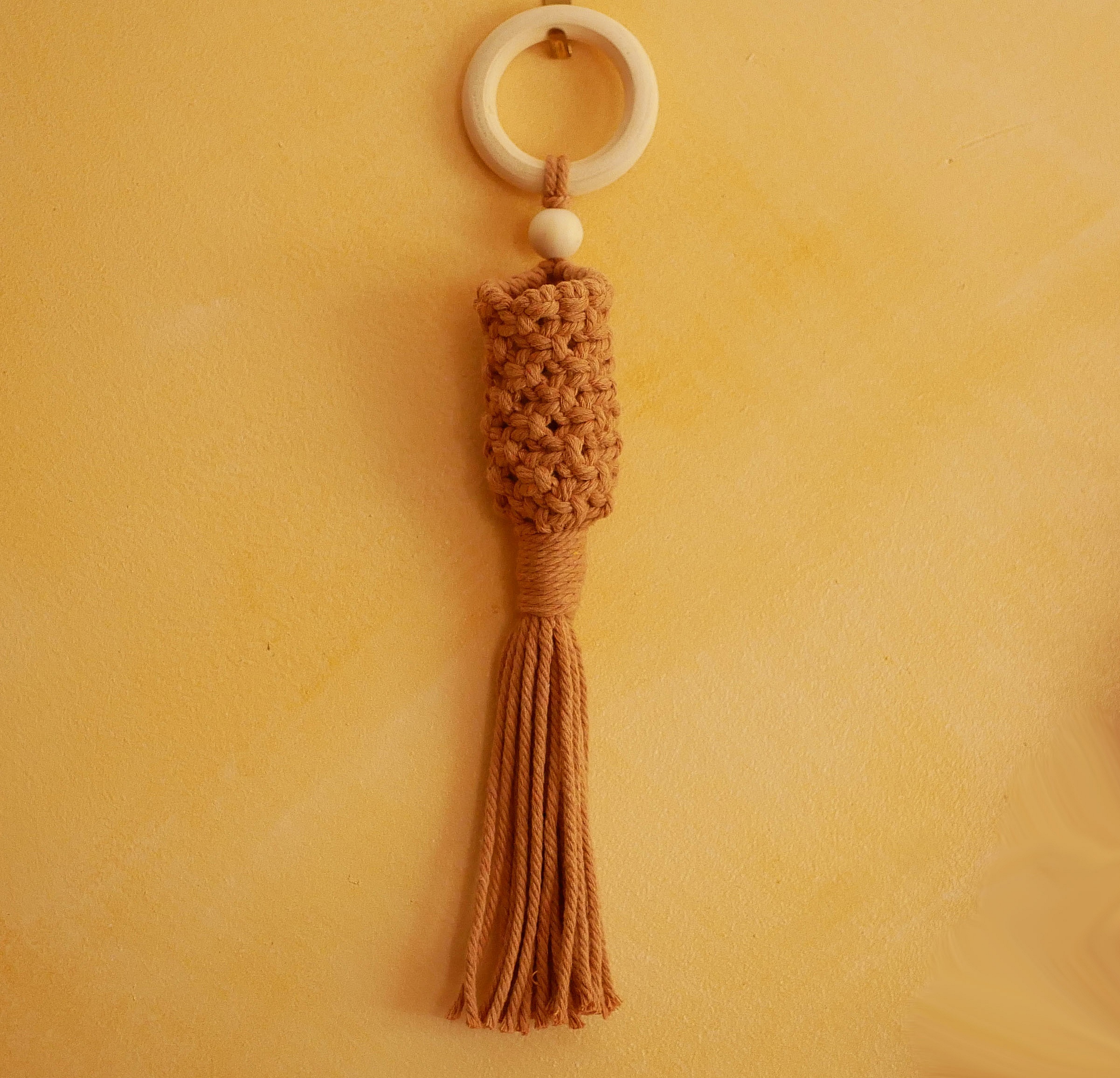 Petite suspension en macram&eacute; pour mini plantes avec corde coton Beige sable