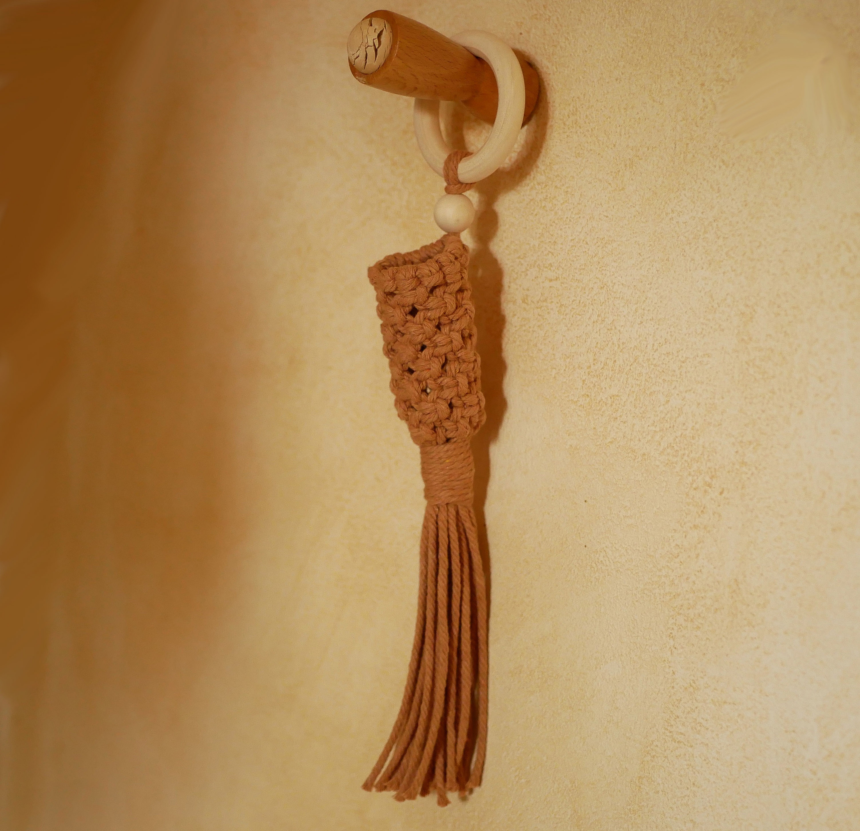 Petite suspension en macram&eacute; pour mini plantes avec corde coton Beige sable