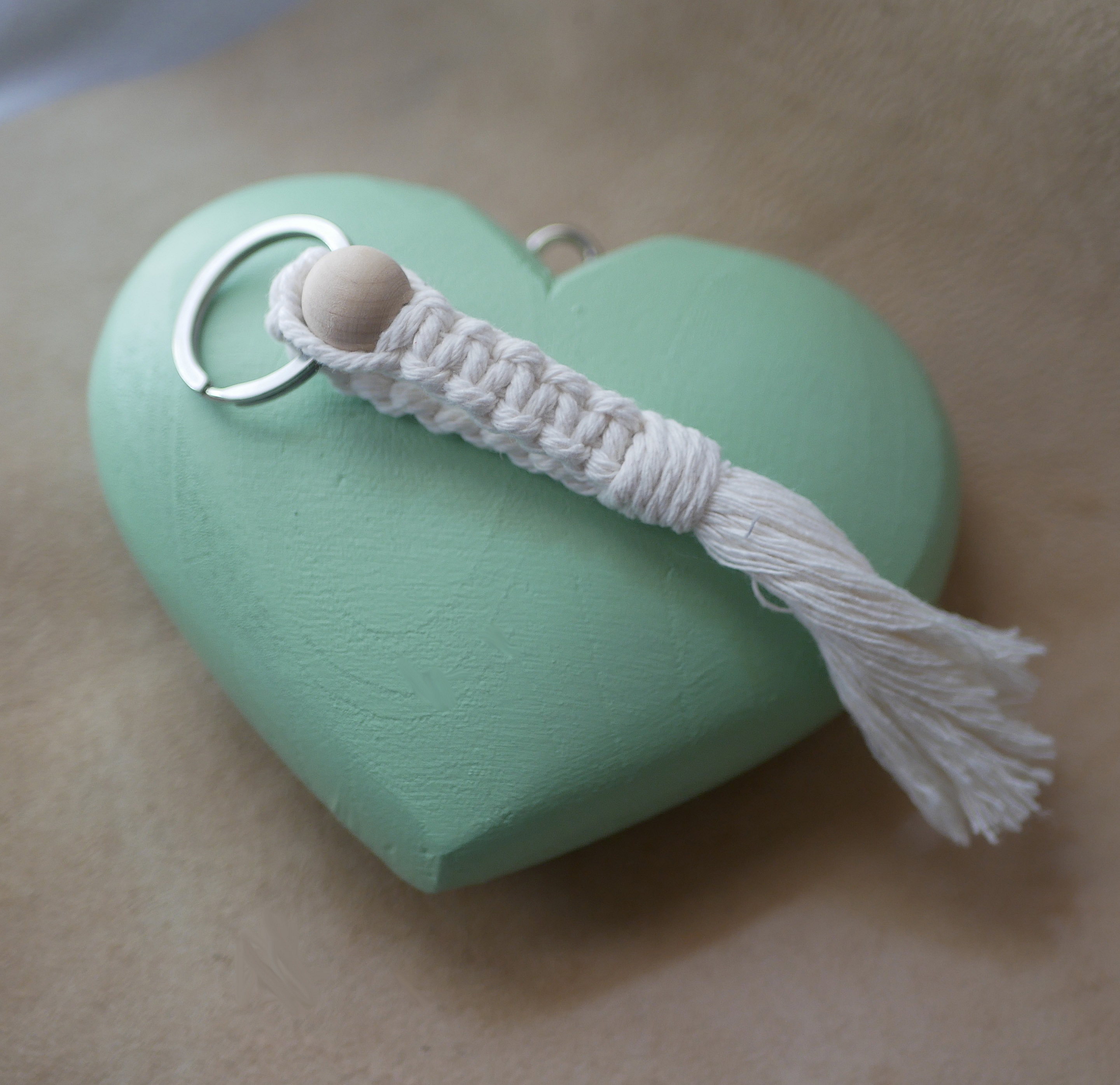 Porte-cl&eacute;s macram&eacute; perle en bois et corde coton couleur au choix 