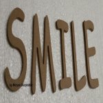 Dekorativ trebokstav SMILE