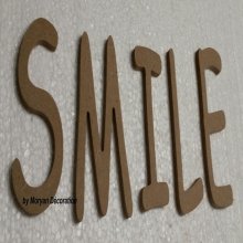 Dekorativ trebokstav SMILE