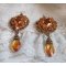 BO Harmony Amber brodert med Swarovski Crystals, 1960-talls bohemske glass cabochons, mini perler, seed perler og 14 karat gullfylte ørekroker
