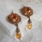 BO Harmony Amber brodert med Swarovski Crystals, 1960-talls bohemske glass cabochons, mini perler, seed perler og 14 karat gullfylte ørekroker