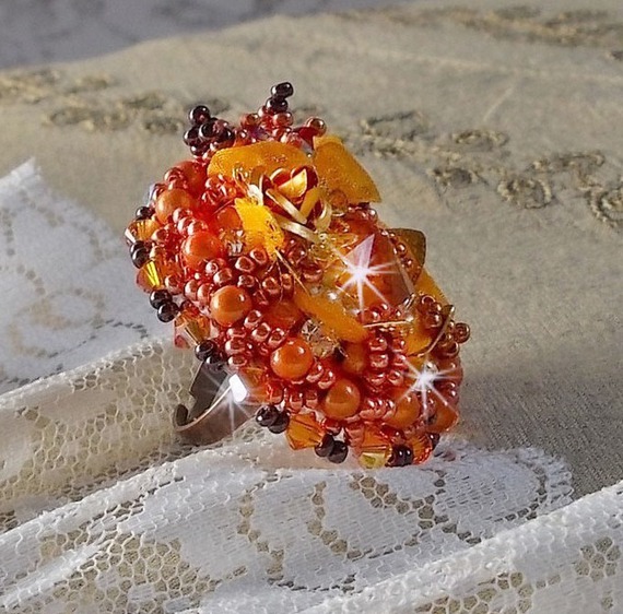 Les Rêves d'Acapulco-ring brodert med Swarovski-krystaller, Miyuki seed perler, glass og perler i en Chic Boho Ethnic-stil