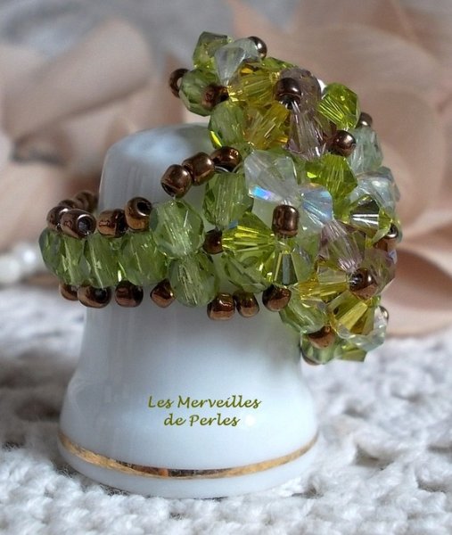 Swarovski krystallring med fasetter og snurrende topper