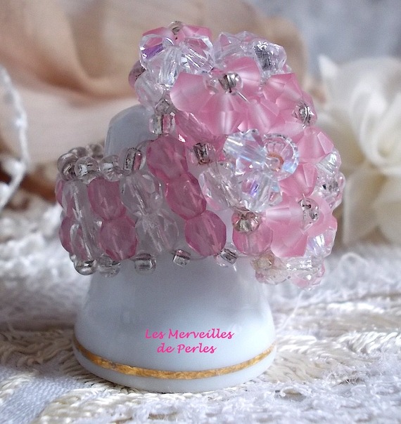 Glitrende rosa ring med Swarovski-krystallfasetter og spinnere