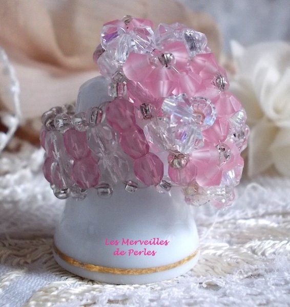 Glitrende rosa ring med Swarovski-krystallfasetter og spinnere