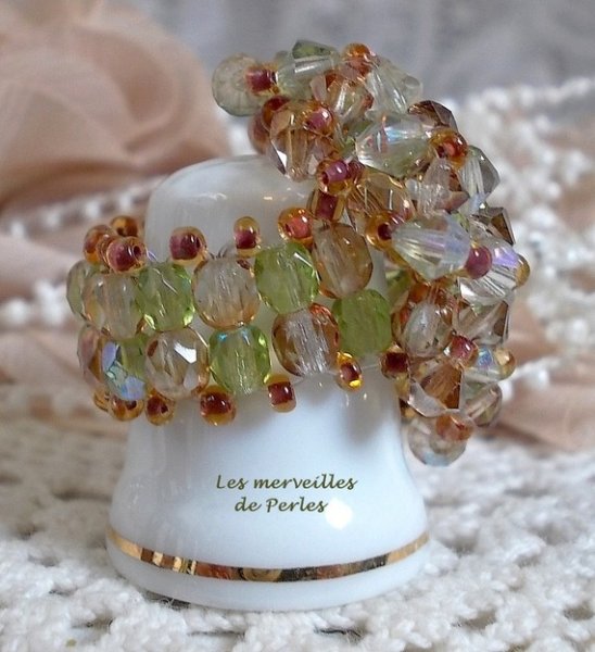Veronese ring med fasetter, snurretopper og en Swarovski-krystallskyttelbuss