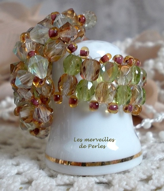 Veronese ring med fasetter, snurretopper og en Swarovski-krystallskyttelbuss