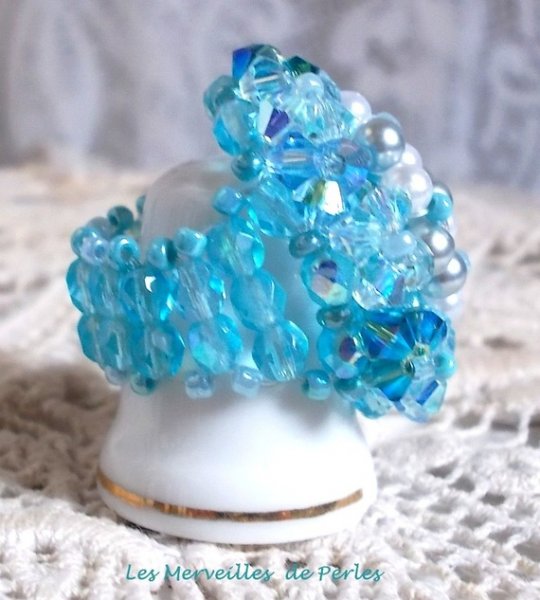Himmelsk ring med fasetter, perler og krystallspinnere
