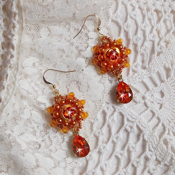 BO Lady i oransje brodert med Swarovski Tangerine-krystaller, frøperler og bohemske glassperler