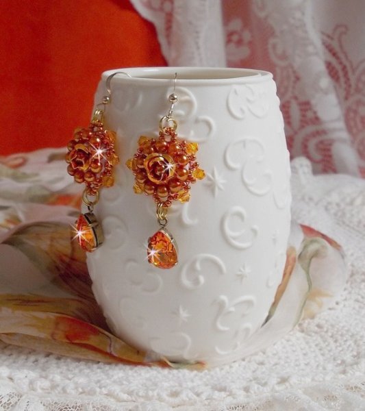 BO Lady i oransje brodert med Swarovski Tangerine-krystaller, frøperler og bohemske glassperler