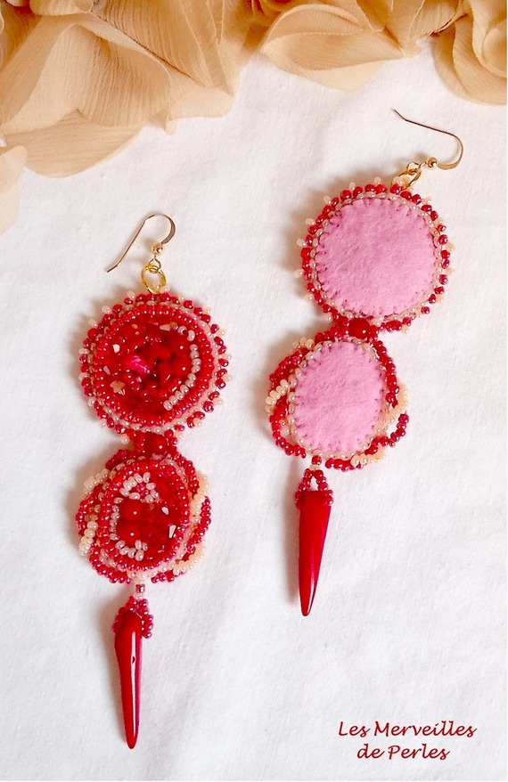 BO Coralie brodert med korall halvedelstener, Swarovski-krystaller, frøperler og 14 karat gullfylte kroker
