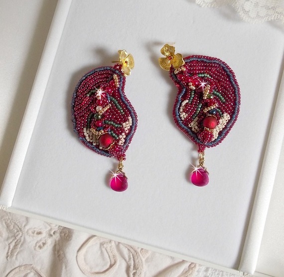 BO Enchantement d'Automne brodert med Swarovski-krystaller, perler og frøperler