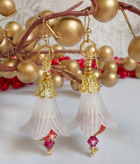 BO Secret Oriental med keramiske perler og Lucite blomster og 14 karat gull fylt ørekroker