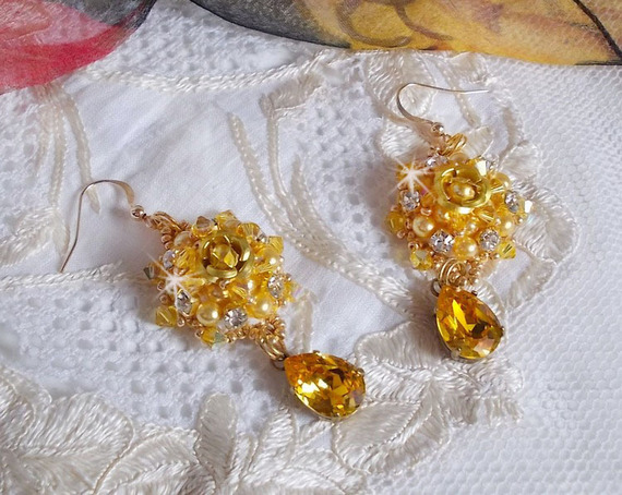BO Sunflower Gold brodert med Swarovski-krystaller, metallroser og Miyuki frøperler